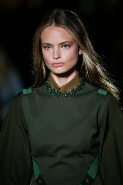 Look 13